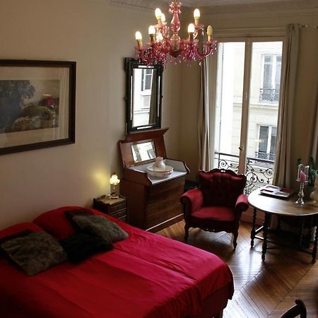 A Room In París Habitación foto