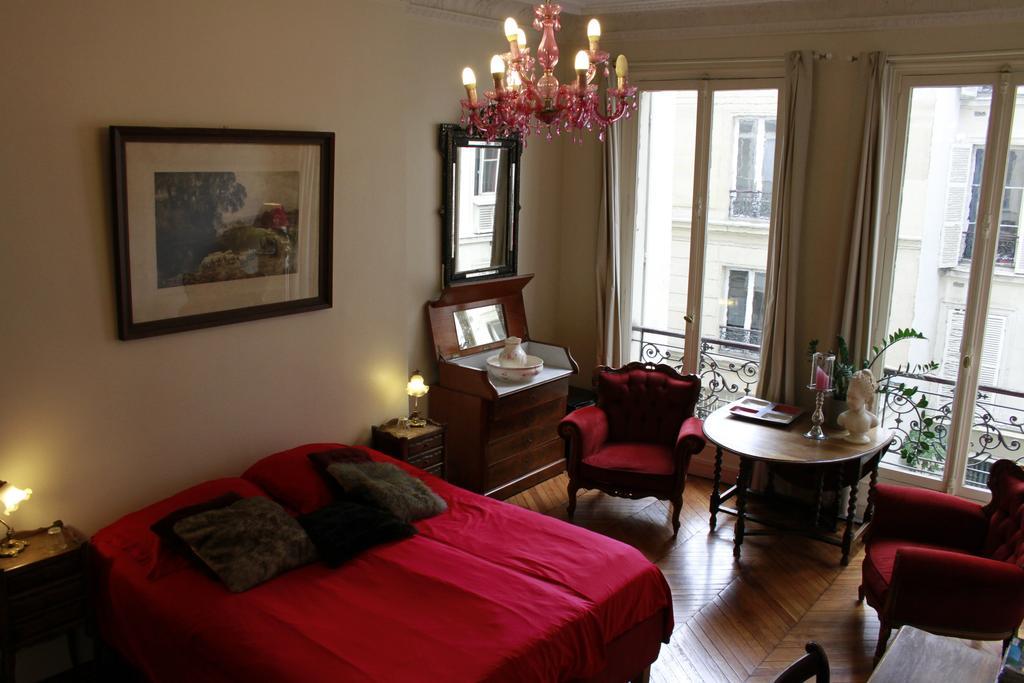 A Room In París Habitación foto